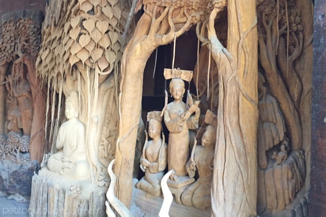 wood carving in Ban tawai