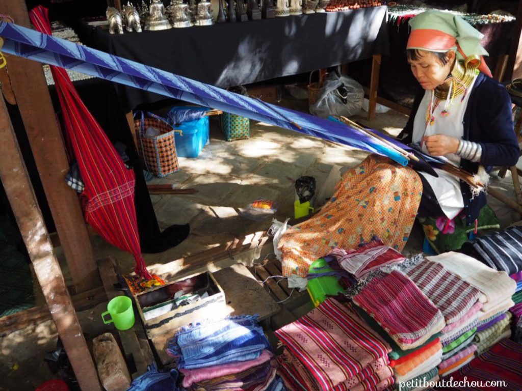 Long neck women weaving scarves